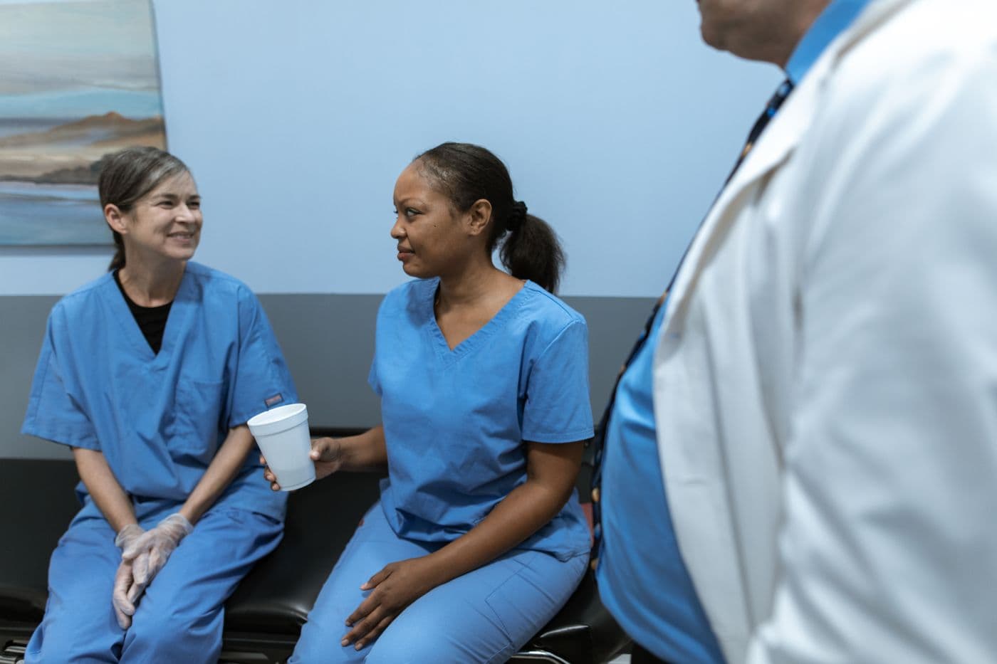 Professionnels de santé échangeant